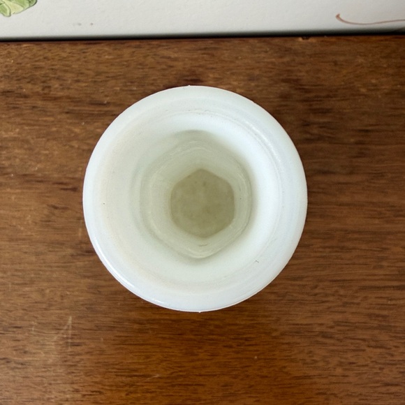 Vintage White Hobnail 6” Bud Vase - E.O. Brody - Picture 3 of 6